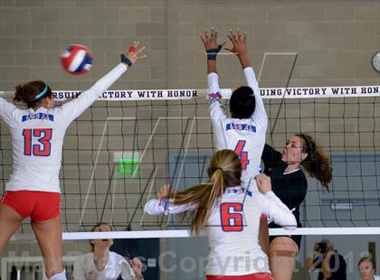 Thumbnail 2 in Granite Bay vs. Los Alamitos (CIF State D1 Final) photogallery.
