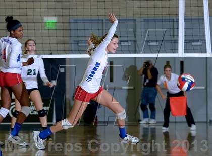Thumbnail 3 in Granite Bay vs. Los Alamitos (CIF State D1 Final) photogallery.