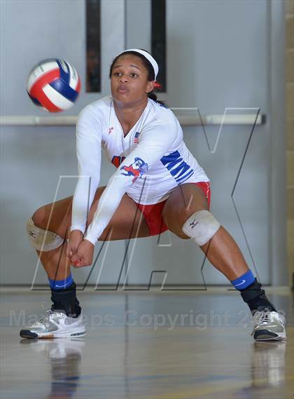 Thumbnail 2 in Granite Bay vs. Los Alamitos (CIF State D1 Final) photogallery.