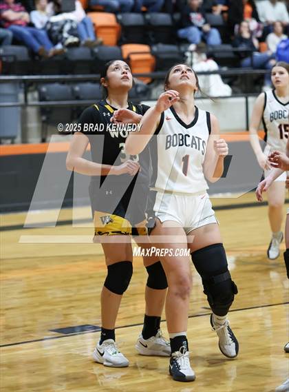 Thumbnail 2 in Gary Vs Woden (Bobcat Classic) photogallery.