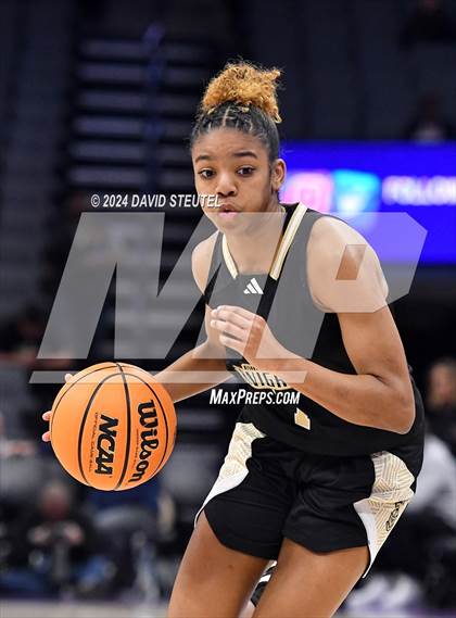 Thumbnail 3 in Bishop Montgomery vs. Bishop O'Dowd (CIF State D1 Final) photogallery.