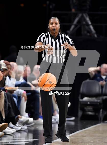 Thumbnail 2 in Bishop Montgomery vs. Bishop O'Dowd (CIF State D1 Final) photogallery.