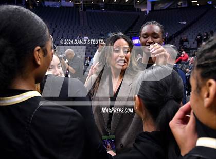 Thumbnail 2 in Bishop Montgomery vs. Bishop O'Dowd (CIF State D1 Final) photogallery.
