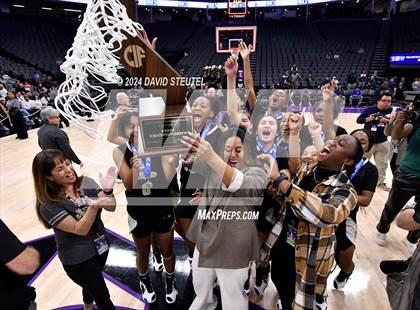 Thumbnail 1 in Bishop Montgomery vs. Bishop O'Dowd (CIF State D1 Final) photogallery.