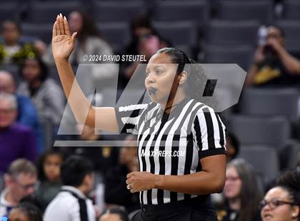 Thumbnail 3 in Bishop Montgomery vs. Bishop O'Dowd (CIF State D1 Final) photogallery.