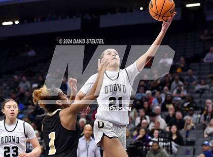 Thumbnail 3 in Bishop Montgomery vs. Bishop O'Dowd (CIF State D1 Final) photogallery.