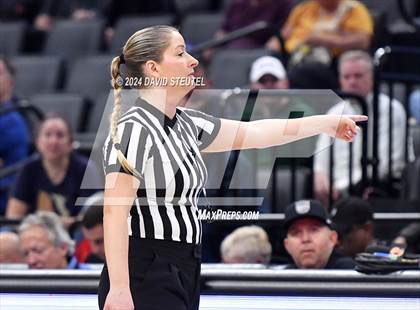 Thumbnail 3 in Bishop Montgomery vs. Bishop O'Dowd (CIF State D1 Final) photogallery.