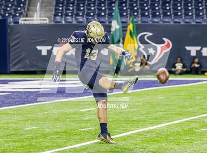 Thumbnail 1 in Klein Collins vs. DeSoto (UIL 6A Division II Semifinal) photogallery.
