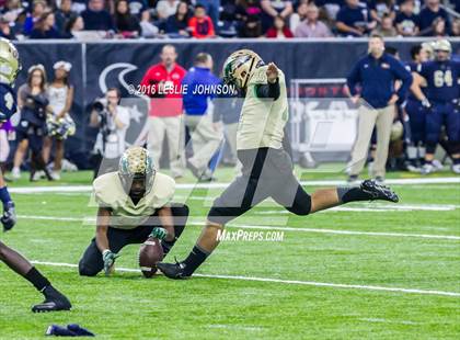 Thumbnail 2 in Klein Collins vs. DeSoto (UIL 6A Division II Semifinal) photogallery.