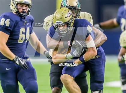 Thumbnail 3 in Klein Collins vs. DeSoto (UIL 6A Division II Semifinal) photogallery.