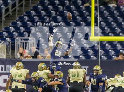 Thumbnail 3 in Klein Collins vs. DeSoto (UIL 6A Division II Semifinal) photogallery.