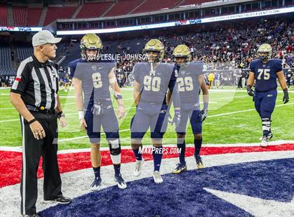 Thumbnail 1 in Klein Collins vs. DeSoto (UIL 6A Division II Semifinal) photogallery.