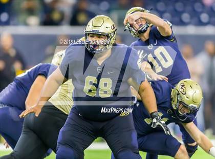 Thumbnail 3 in Klein Collins vs. DeSoto (UIL 6A Division II Semifinal) photogallery.