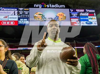 Thumbnail 1 in Klein Collins vs. DeSoto (UIL 6A Division II Semifinal) photogallery.