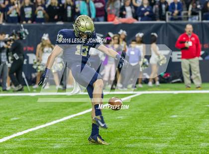 Thumbnail 3 in Klein Collins vs. DeSoto (UIL 6A Division II Semifinal) photogallery.