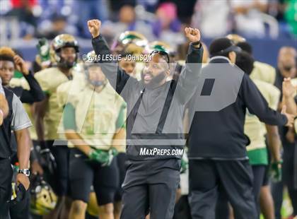 Thumbnail 2 in Klein Collins vs. DeSoto (UIL 6A Division II Semifinal) photogallery.
