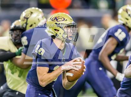 Thumbnail 2 in Klein Collins vs. DeSoto (UIL 6A Division II Semifinal) photogallery.