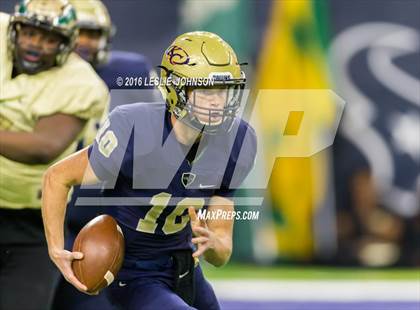Thumbnail 2 in Klein Collins vs. DeSoto (UIL 6A Division II Semifinal) photogallery.