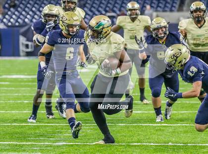 Thumbnail 3 in Klein Collins vs. DeSoto (UIL 6A Division II Semifinal) photogallery.