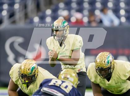 Thumbnail 3 in Klein Collins vs. DeSoto (UIL 6A Division II Semifinal) photogallery.