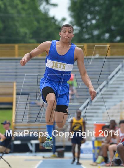 Thumbnail 3 in NCHSAA 2A Track & Field Men Championships photogallery.