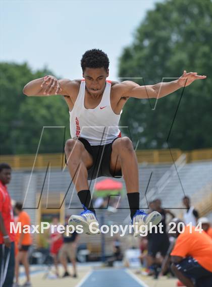 Thumbnail 1 in NCHSAA 2A Track & Field Men Championships photogallery.