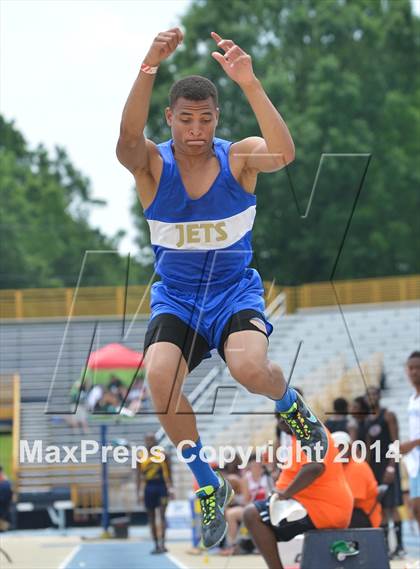 Thumbnail 2 in NCHSAA 2A Track & Field Men Championships photogallery.