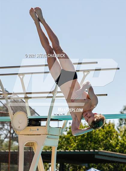 Thumbnail 2 in AIA Division II Diving Finals photogallery.