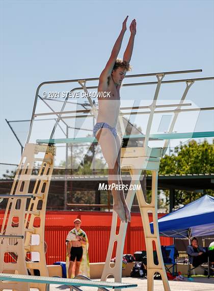 Thumbnail 2 in AIA Division II Diving Finals photogallery.