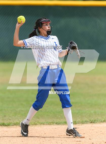 Thumbnail 2 in Brennan vs Jay photogallery.