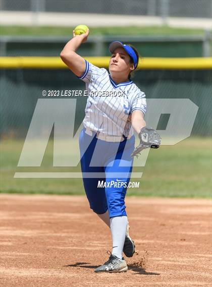 Thumbnail 3 in Brennan vs Jay photogallery.