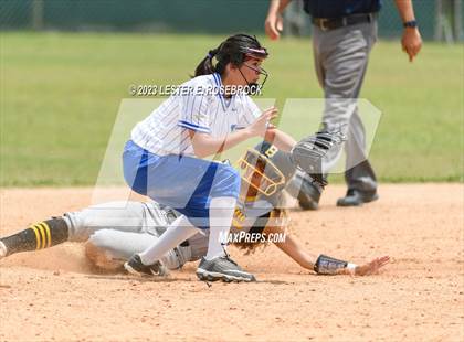 Thumbnail 3 in Brennan vs Jay photogallery.