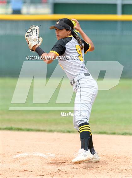 Thumbnail 3 in Brennan vs Jay photogallery.