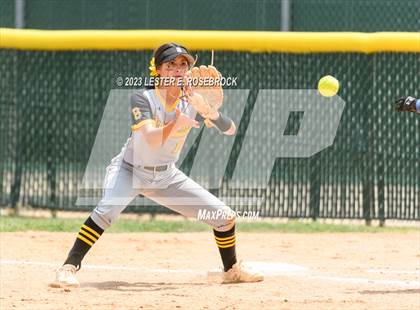 Thumbnail 2 in Brennan vs Jay photogallery.