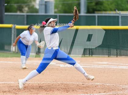 Thumbnail 3 in Brennan vs Jay photogallery.