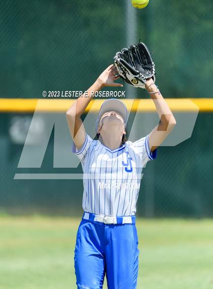 Thumbnail 2 in Brennan vs Jay photogallery.