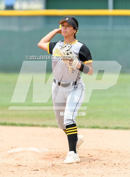 Thumbnail 1 in Brennan vs Jay photogallery.