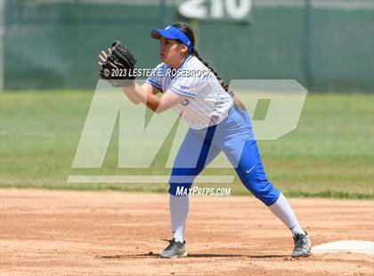 Thumbnail 2 in Brennan vs Jay photogallery.