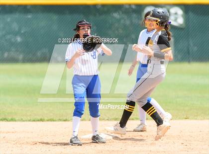 Thumbnail 3 in Brennan vs Jay photogallery.
