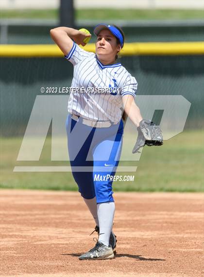 Thumbnail 1 in Brennan vs Jay photogallery.