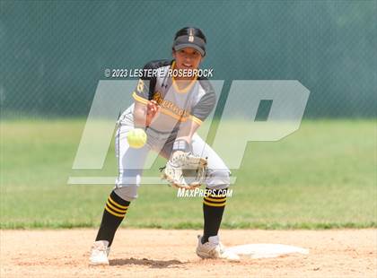 Thumbnail 2 in Brennan vs Jay photogallery.