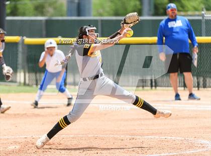 Thumbnail 3 in Brennan vs Jay photogallery.