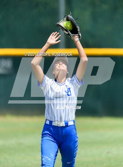 Thumbnail 3 in Brennan vs Jay photogallery.