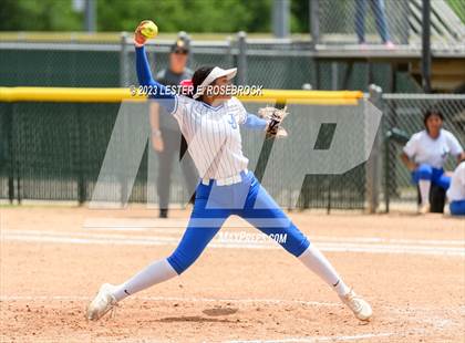 Thumbnail 2 in Brennan vs Jay photogallery.