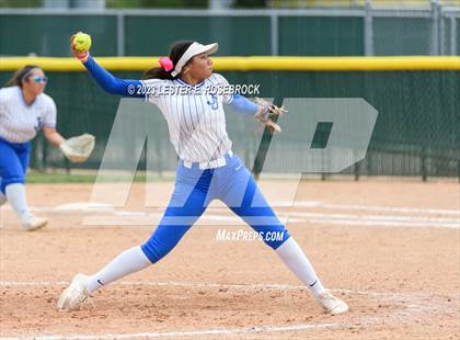 Thumbnail 2 in Brennan vs Jay photogallery.
