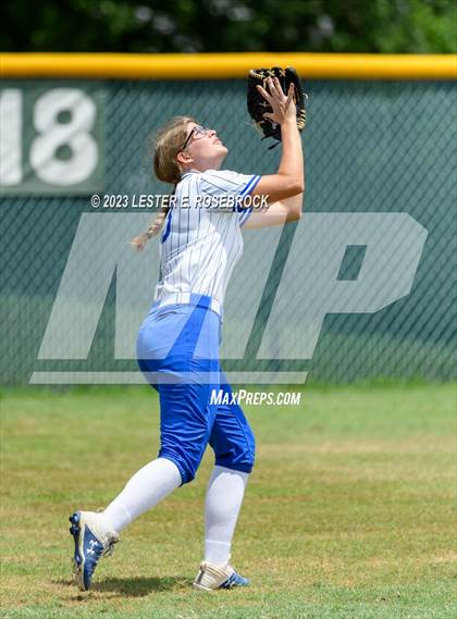 Thumbnail 3 in Brennan vs Jay photogallery.