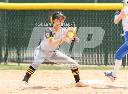 Thumbnail 3 in Brennan vs Jay photogallery.