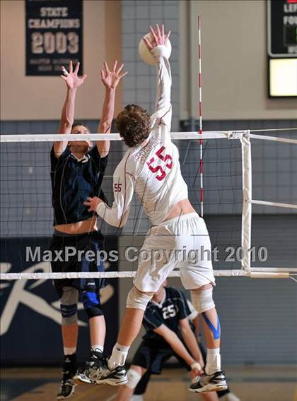 Thumbnail 3 in Esperanza vs. Loyola (CIF SoCal D1 Volleyball Final) photogallery.