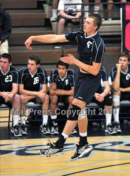 Thumbnail 2 in Esperanza vs. Loyola (CIF SoCal D1 Volleyball Final) photogallery.