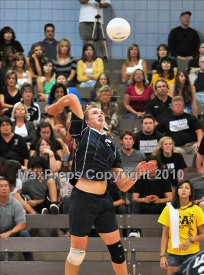 Thumbnail 2 in Esperanza vs. Loyola (CIF SoCal D1 Volleyball Final) photogallery.